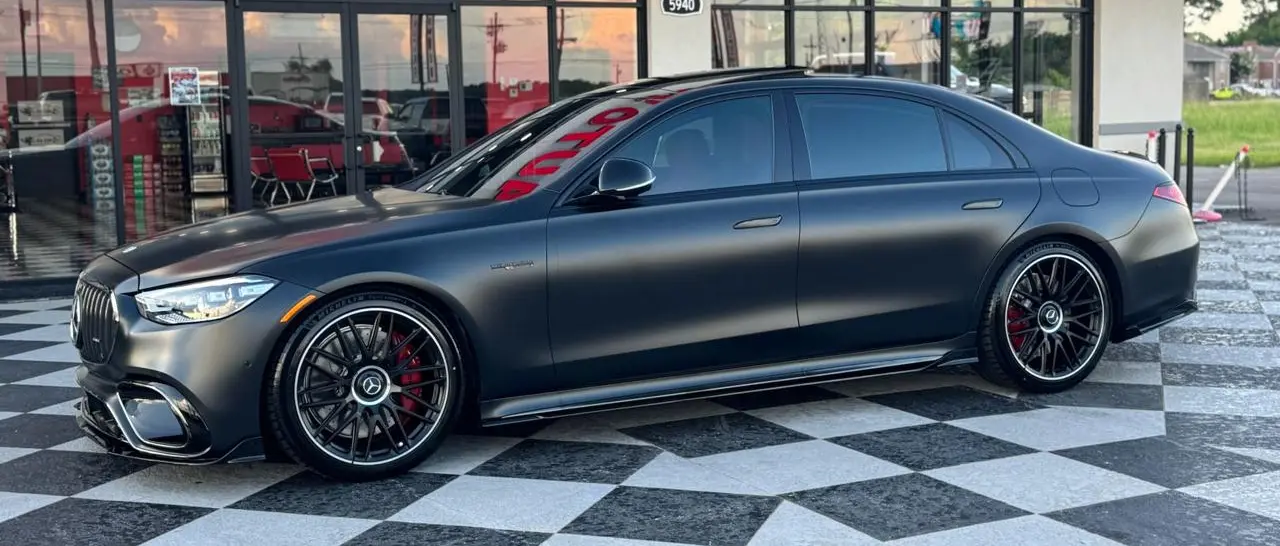 Mercedes-Benz S63 glänzend schwarzer Bausatz