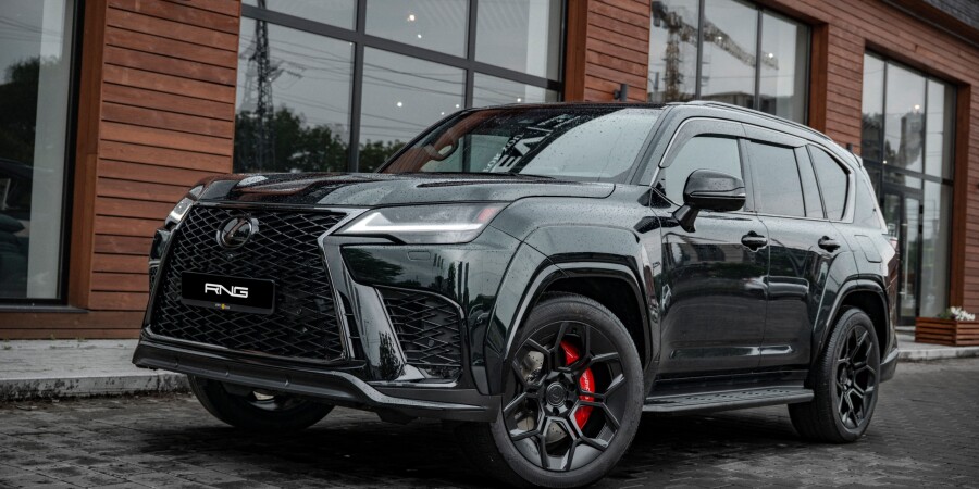 Lexus LX700h: starker Look