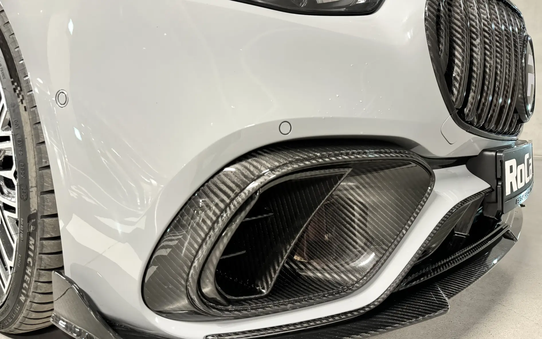 Carbon front bumper splitter for Mercedes-Benz S63 W223