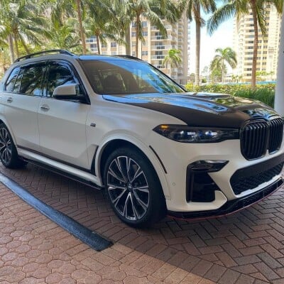 Weißer BMW X7 von Custom Wrap Design Miami