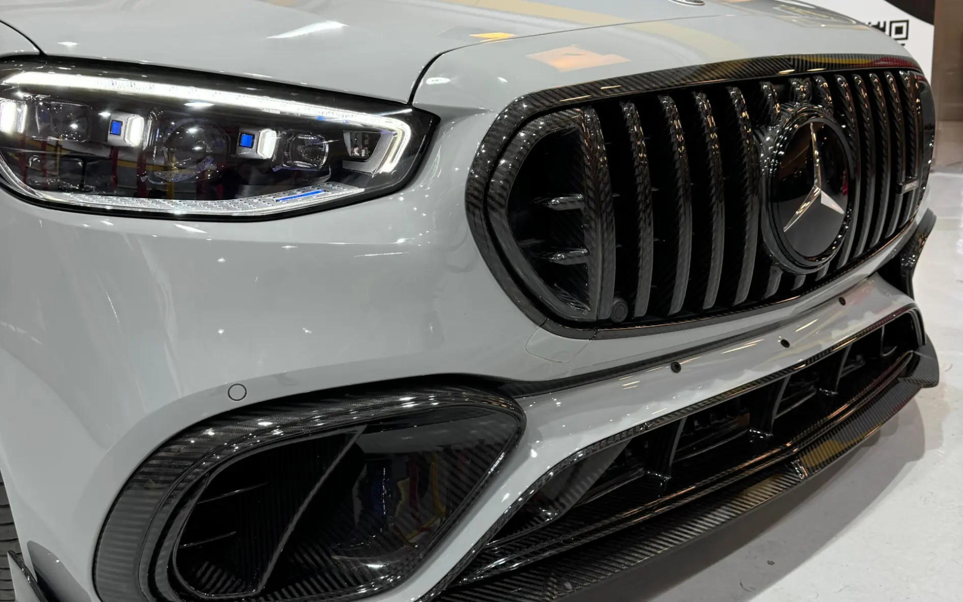 Carbon front bumper splitter for Mercedes-Benz S63 W223