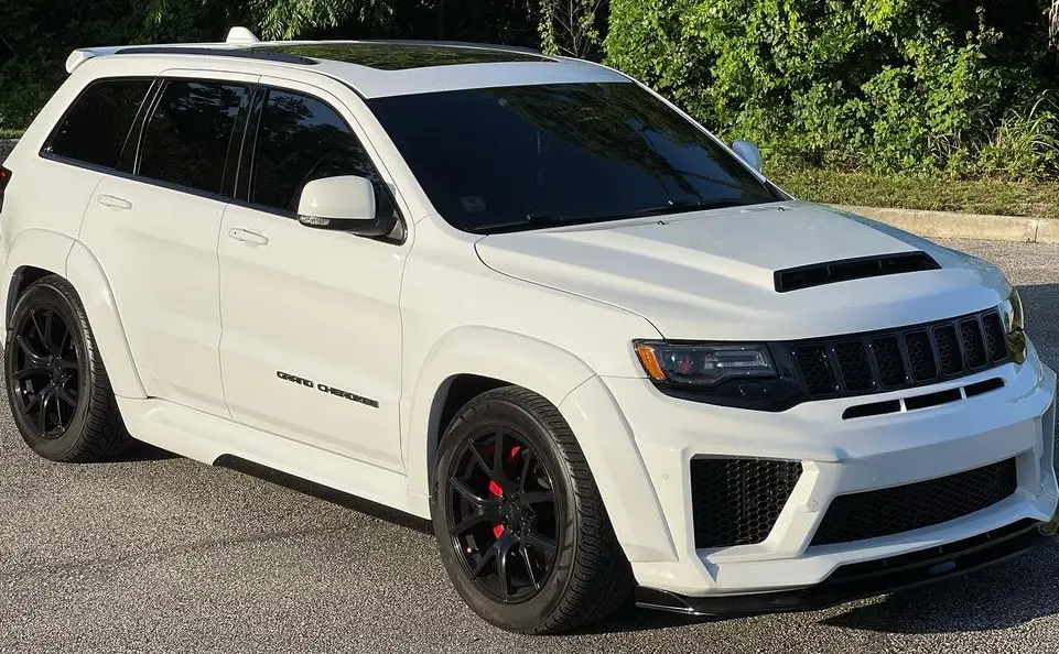 Demon hood for Jeep Grand Cherokee WK2