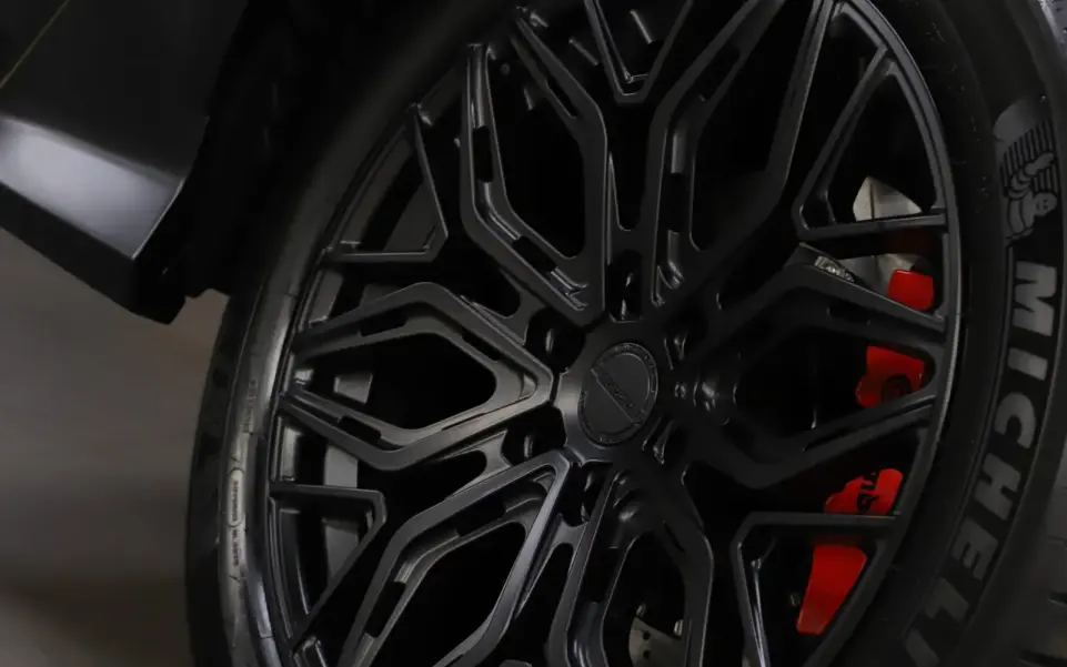Brembo brake kit for Toyota Land Cruiser 300