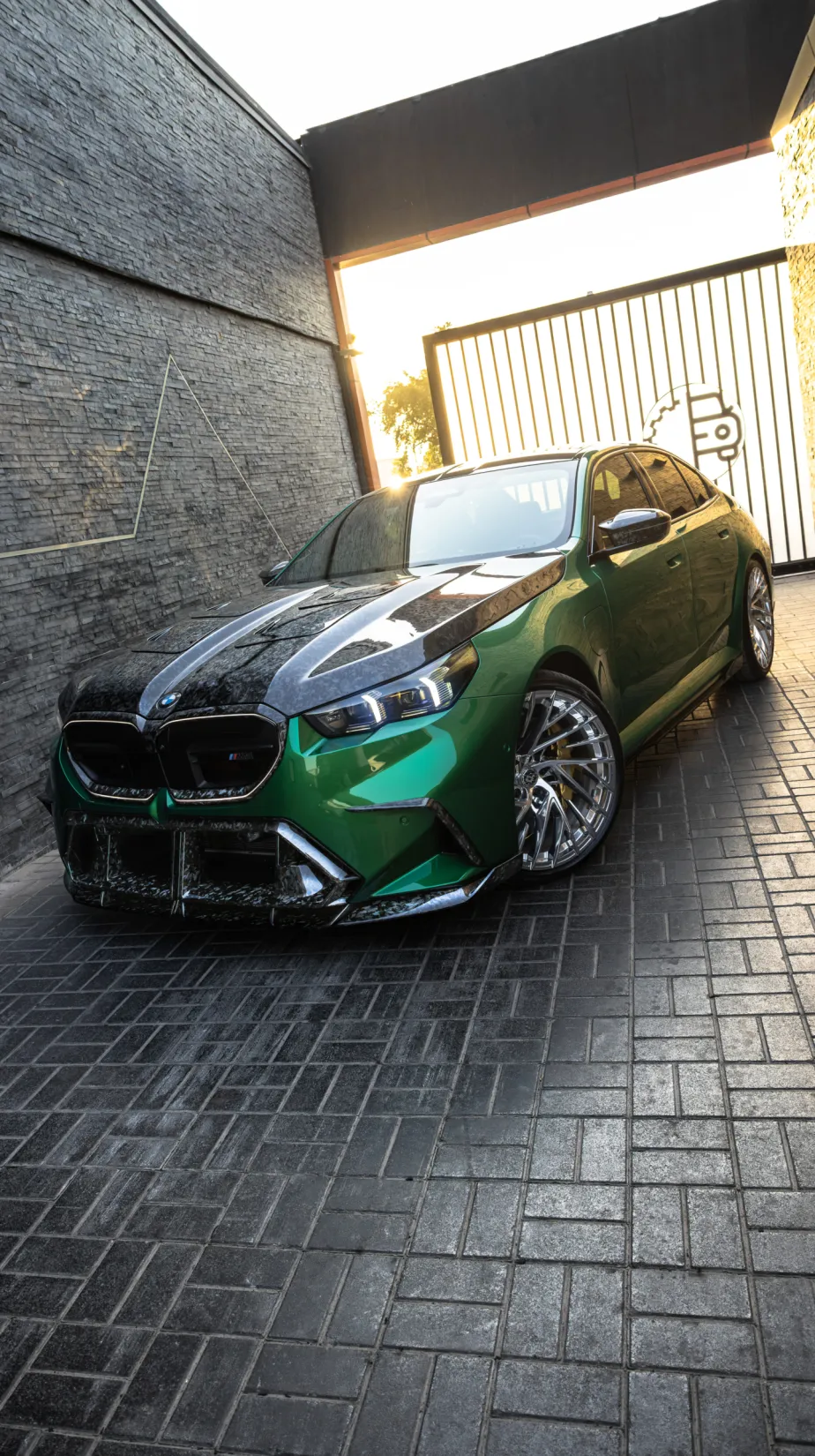 Forged Carbon Bodykit für den BMW M5 G90 in Isle of Man Green