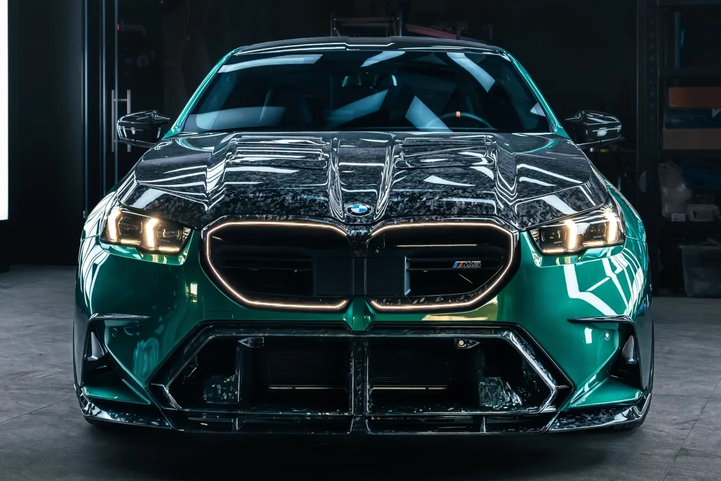 Forged Carbon Bodykit für den BMW M5 G90 in Isle of Man Green
