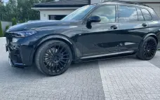 Side skirts for BMW X7 G07