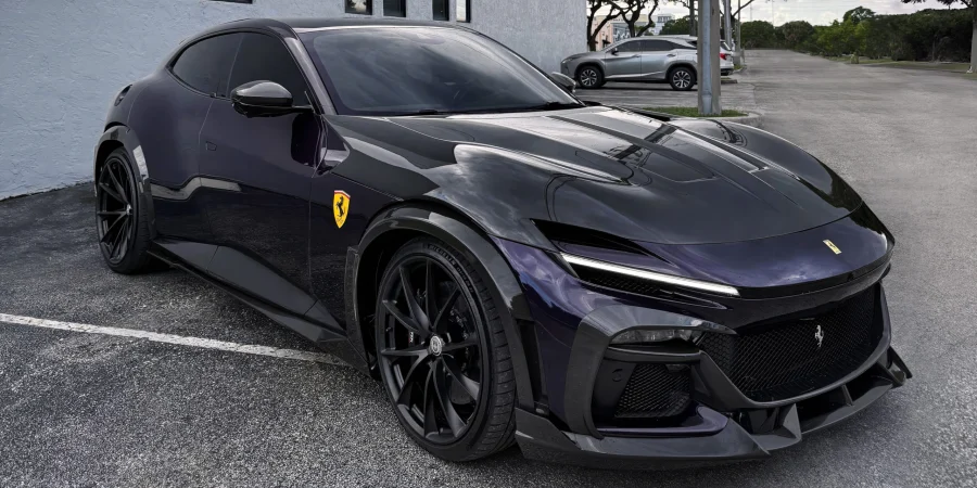 Ferrari Purosangue mit Vollcarbon-Karosserie-Kit in Miami