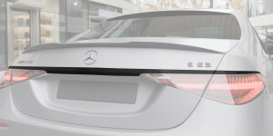 Trims between rear lights