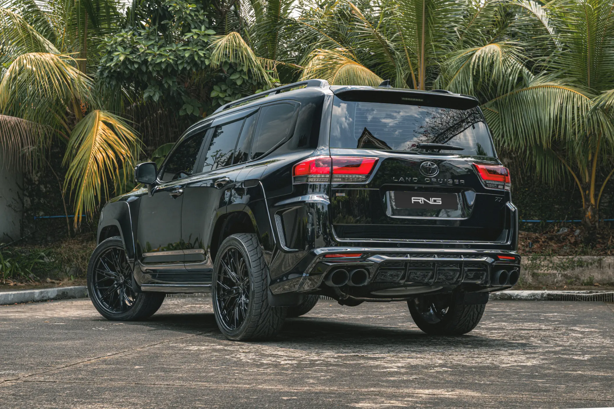 Toyota Land Cruiser 300 von Import Hookup