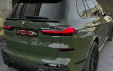 Rear spoiler for BMW X7