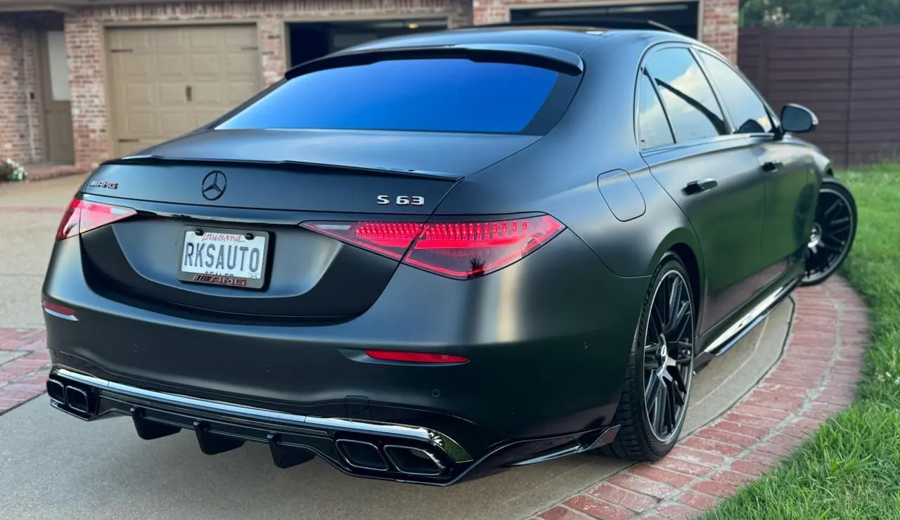 Mercedes-Benz S63 glänzend schwarzer Bausatz