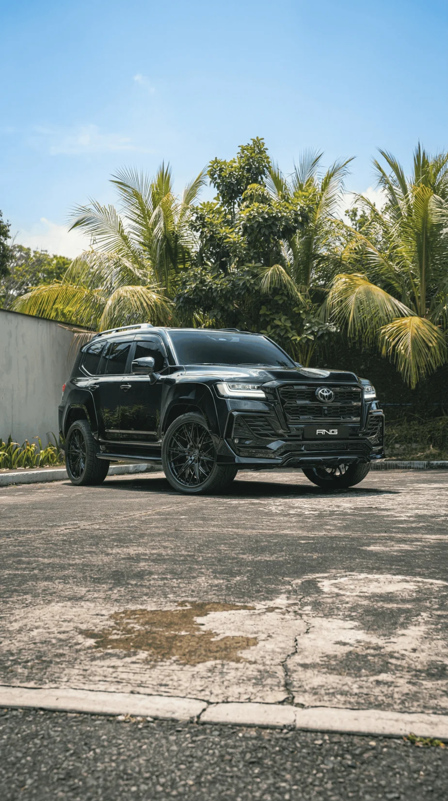 Toyota Land Cruiser 300 mit komplettem Renegade Bodykit in Manila von Import Hookup veredelt