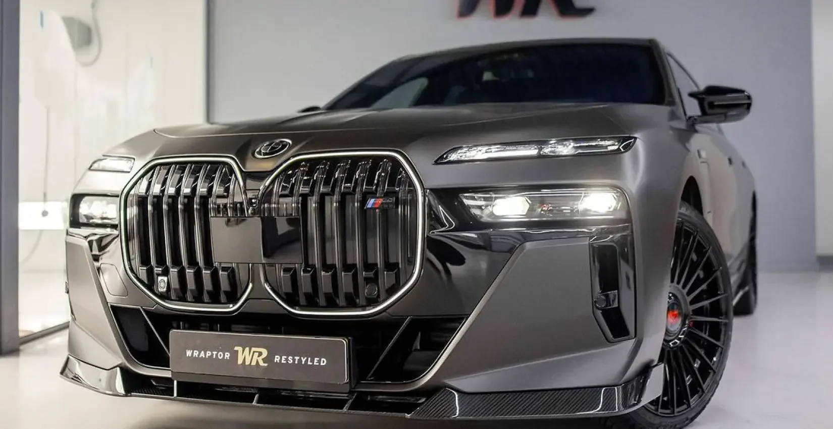 BMW m760e with carbon RNG Design kit in Netherlands