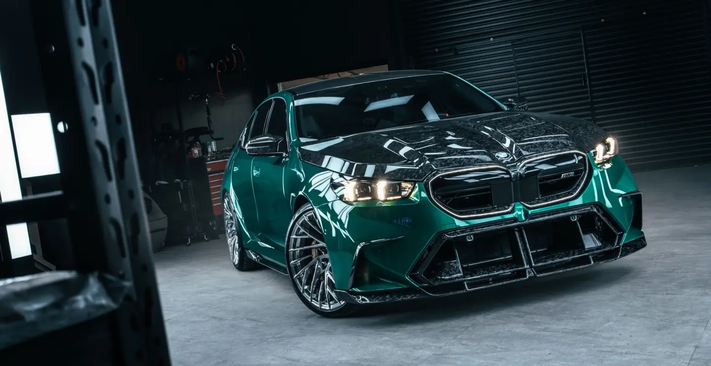 Forged Carbon Bodykit für den BMW M5 G90 in Isle of Man Green