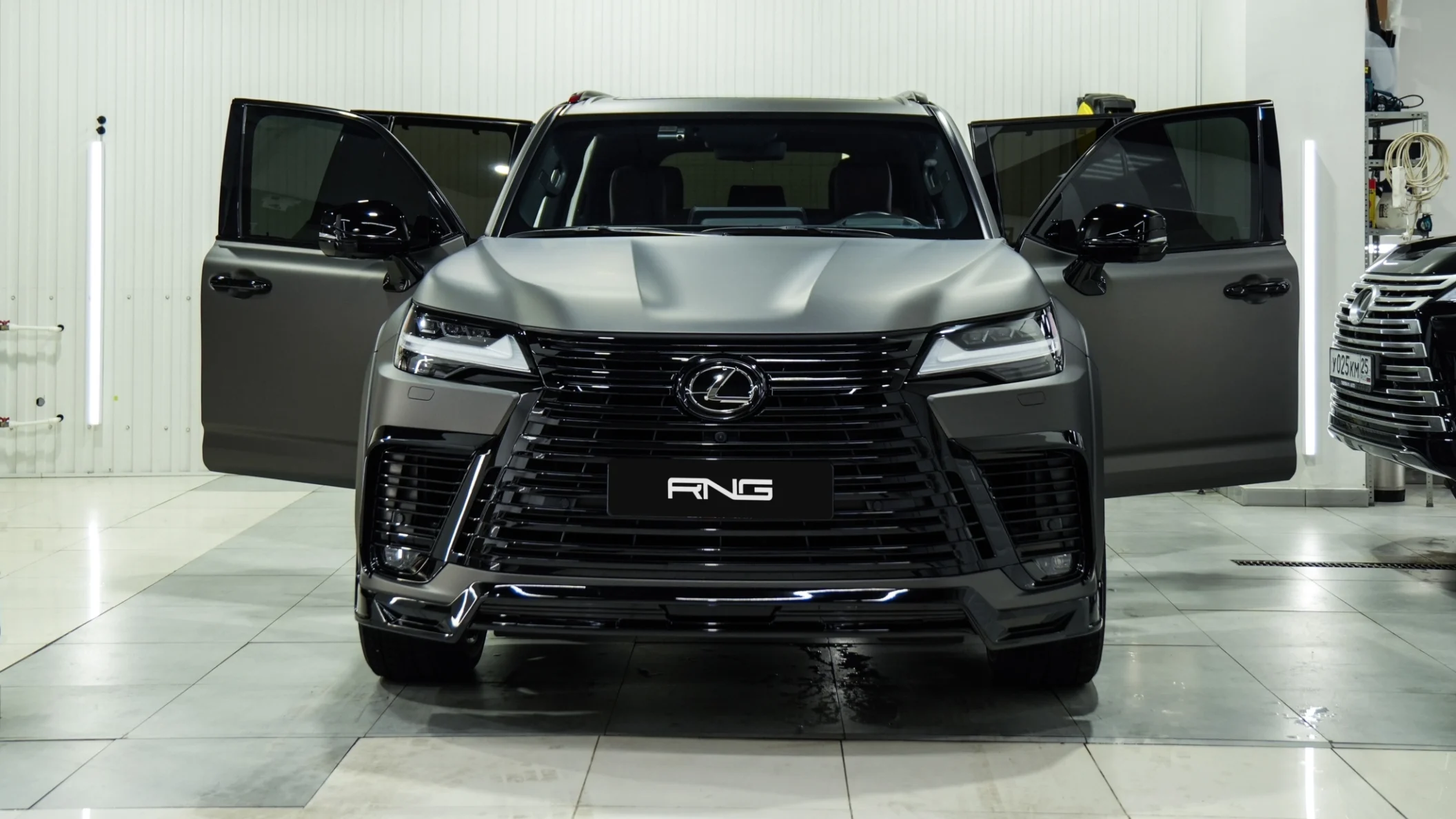 Lexus LX600 Widebody-Komplettkit: Schwarz glänzend, Grau matt — gebaut, um Blicke zu sammeln