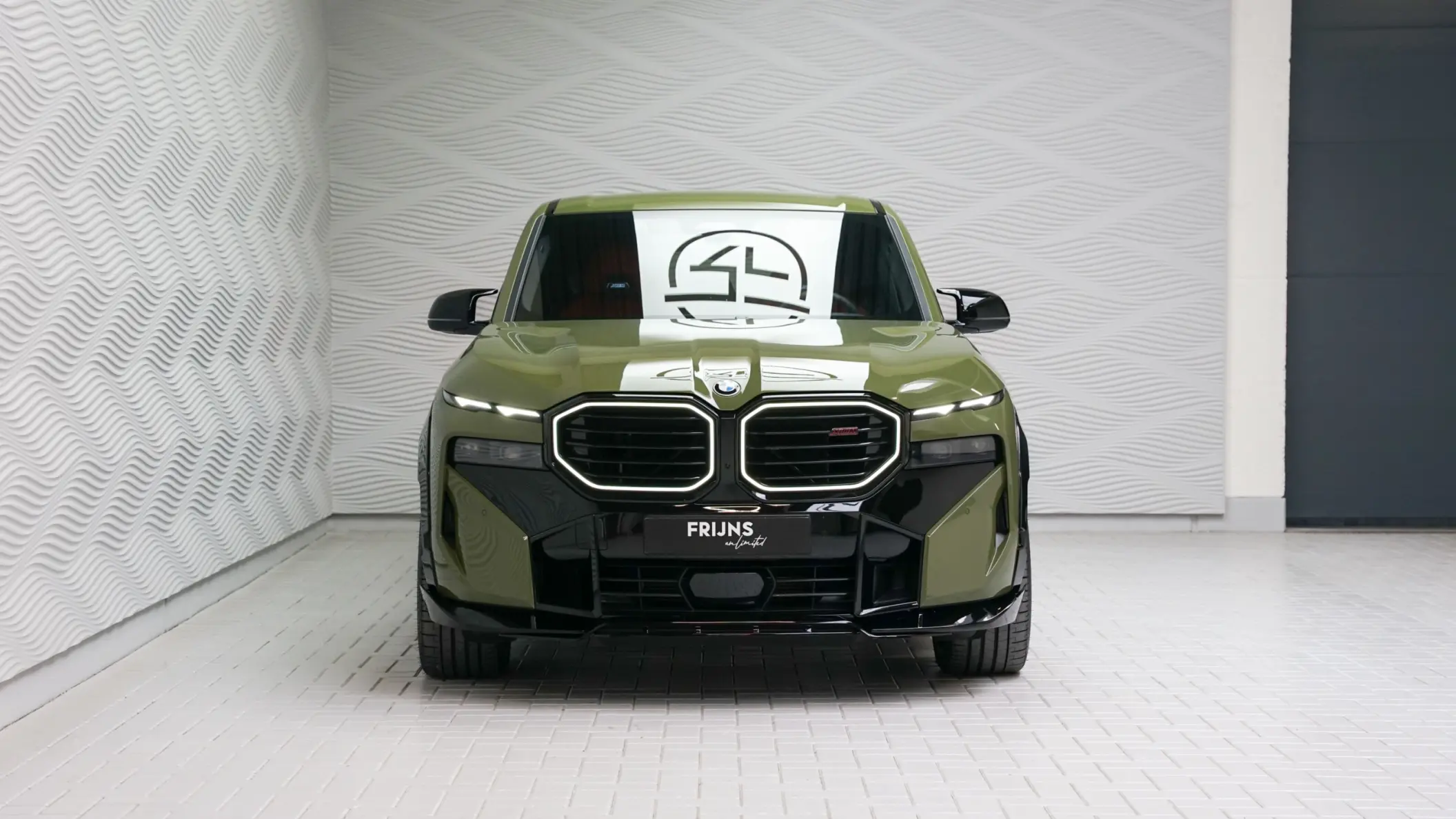 Militärgrüner XM mit kompletter Ausrüstung für Frijns Unlimited BV