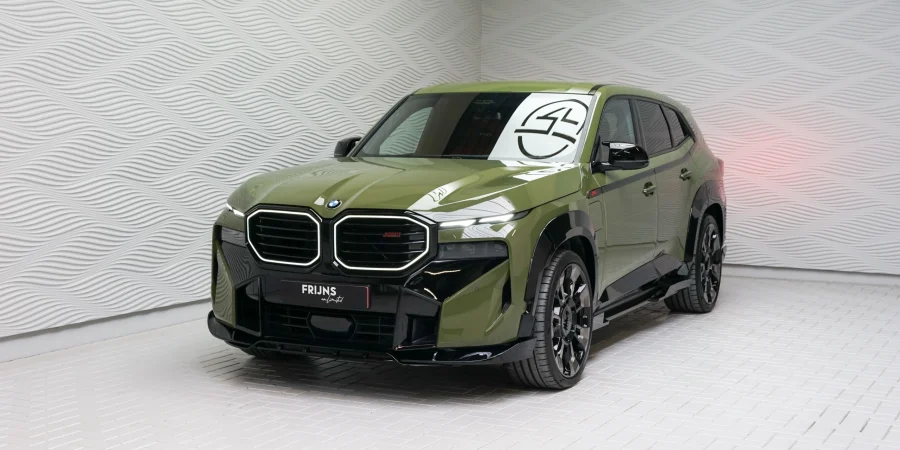 Militärgrüner XM mit kompletter Ausrüstung für Frijns Unlimited BV