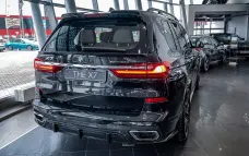 Rear spoiler for BMW X7
