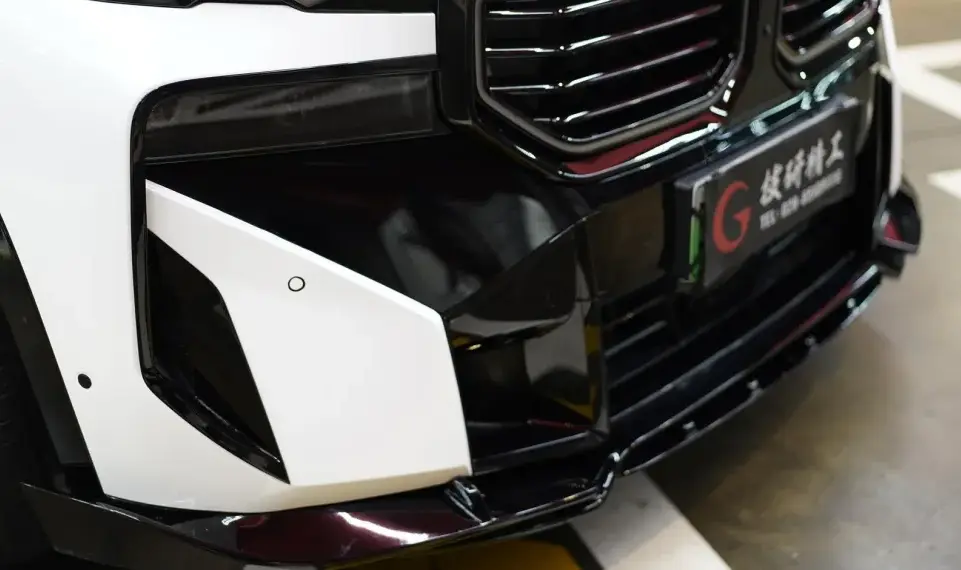 Front bumper side inserts for BMW XM