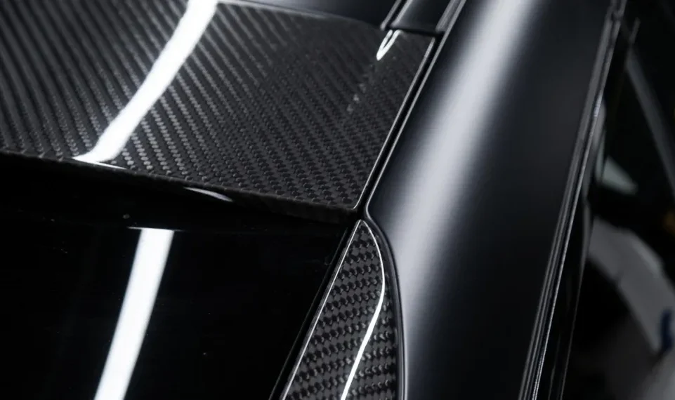 Carbon-Heckscheibeneinsätze für BMW X6M F96
