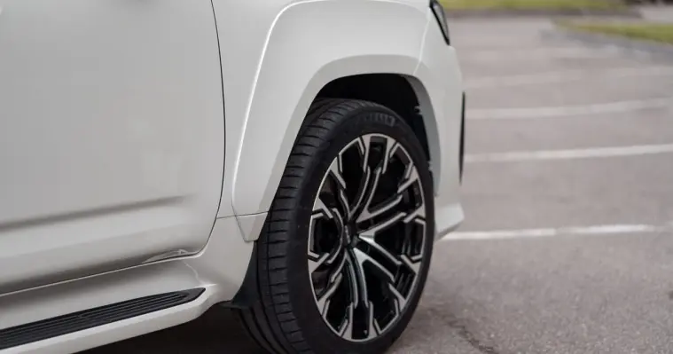 Bodykit für Toyota Land Cruiser 300