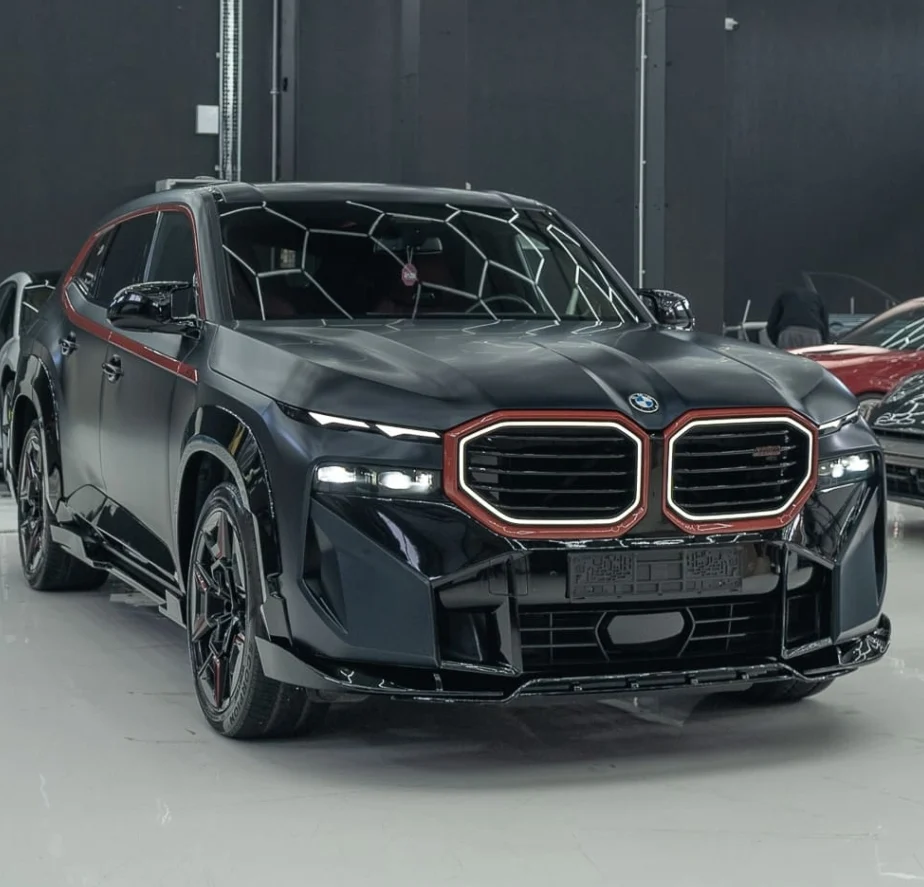 BMW XM Label Red in Bukarest: Premium ist gut — Unverwechselbarkeit ist besser