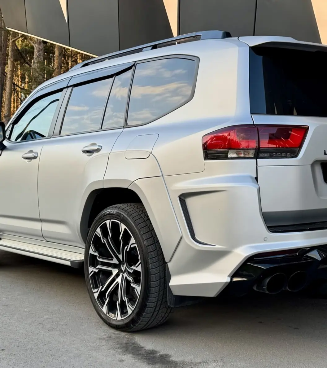 LC300 mit Ansage: Breitbau-Bodykit + 23″ Schmiederäder im perfekten Look