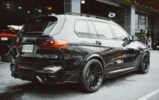 Side skirts for BMW X7 G07