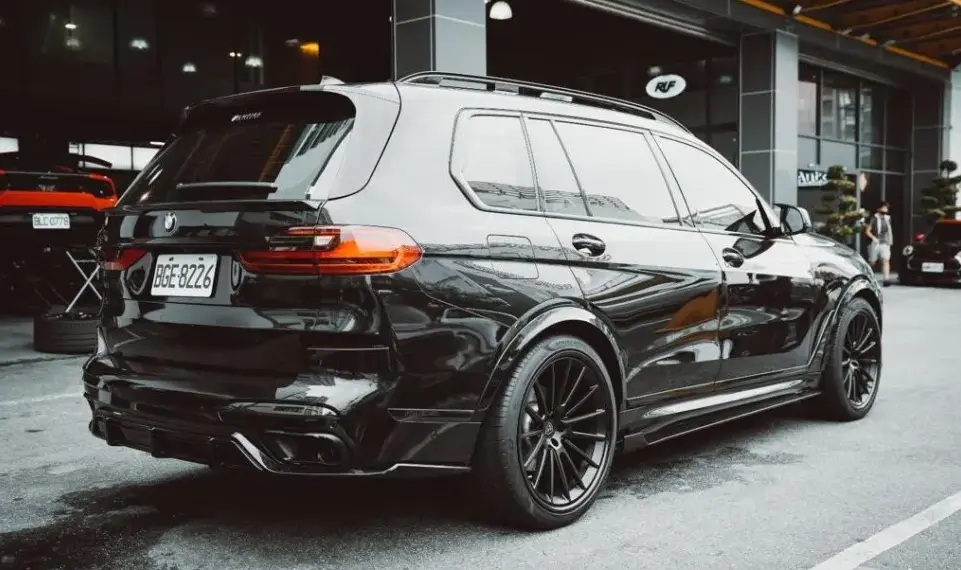 Side skirts for BMW X7 G07