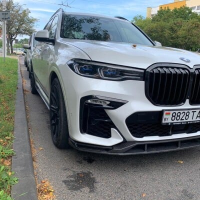 Carbon white BMW X7 from Belarus