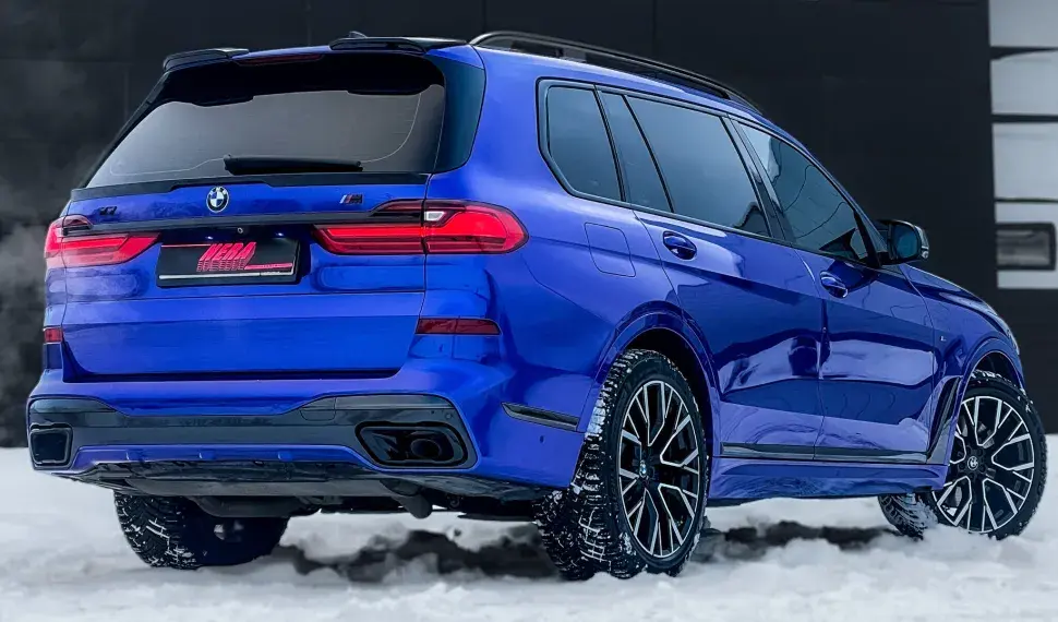 Rear spoiler for BMW X7