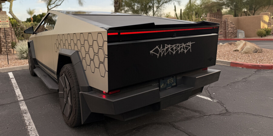 Spoiler für Tesla Cybertruck in Scottsdale, AZ