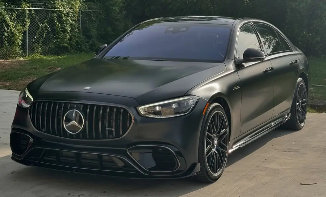 Mercedes-Benz S63 glänzend schwarzer Bausatz