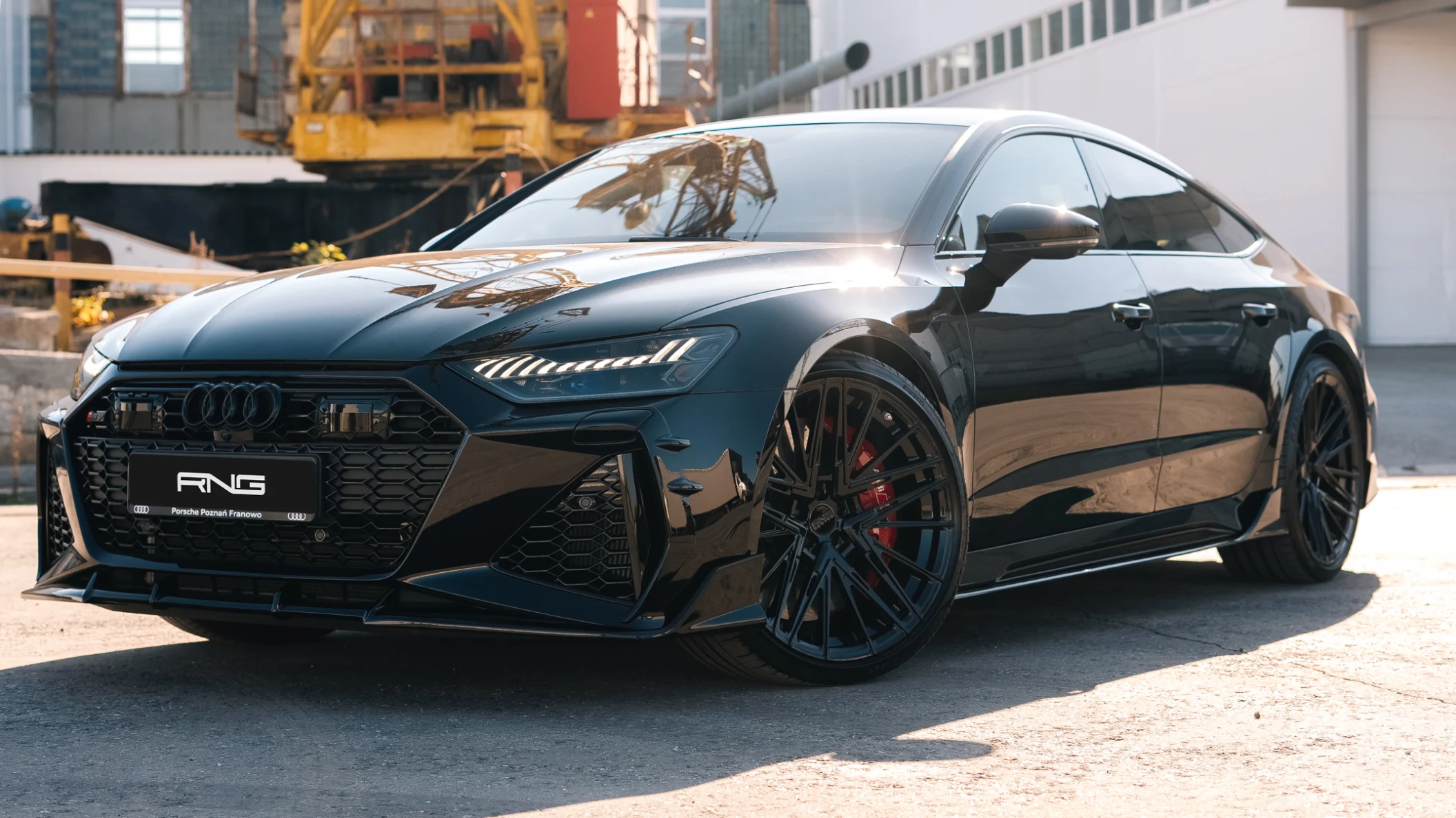 Audi RS7 C8: Hochglanz-Schwarz, das Präsenz zur Sprache macht