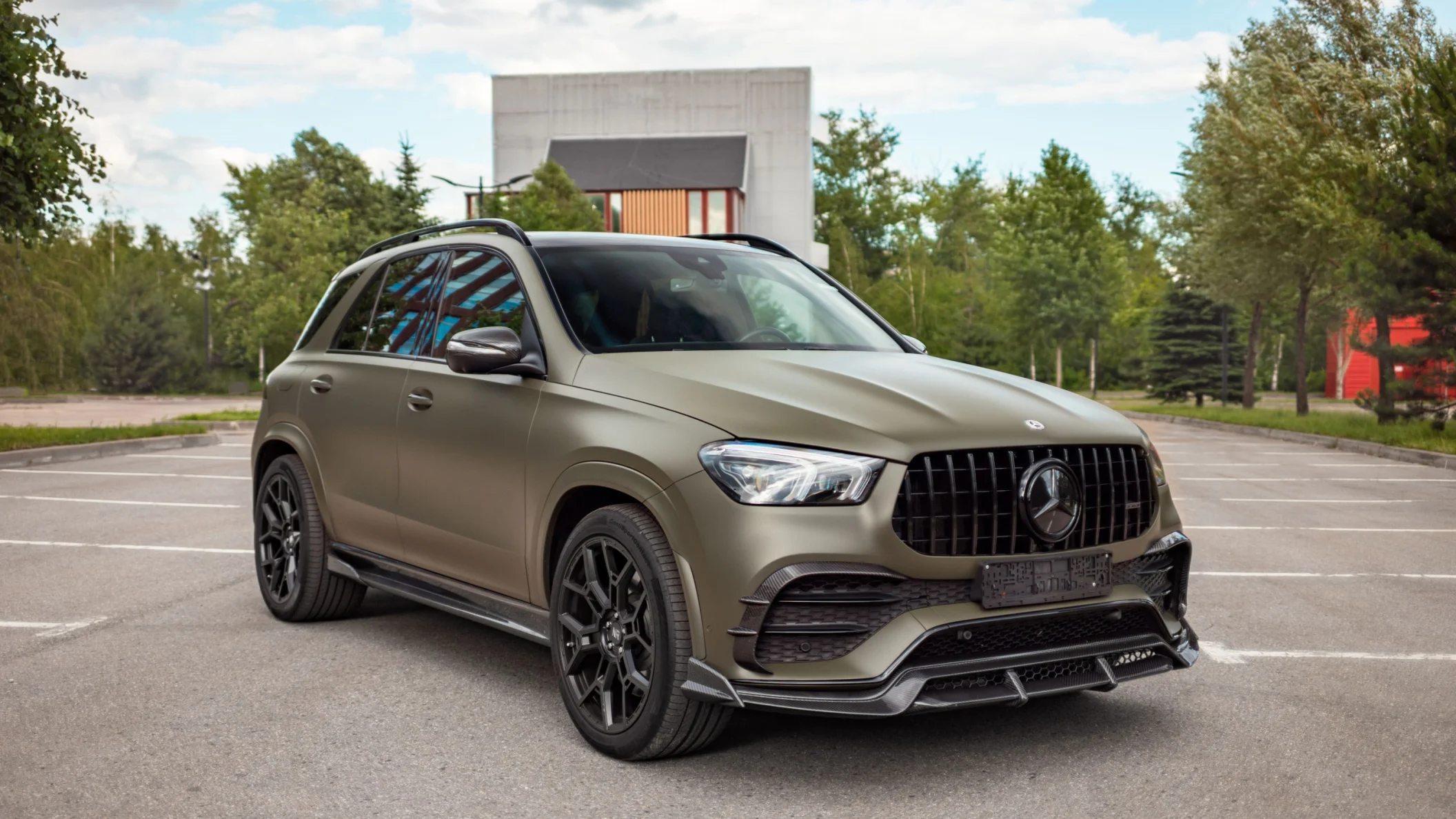 Mercedes-Benz GLE V167 in Matt-Khaki: komplettes 6K Carbon und Schmiederäder — Präsenz ohne Kompromisse