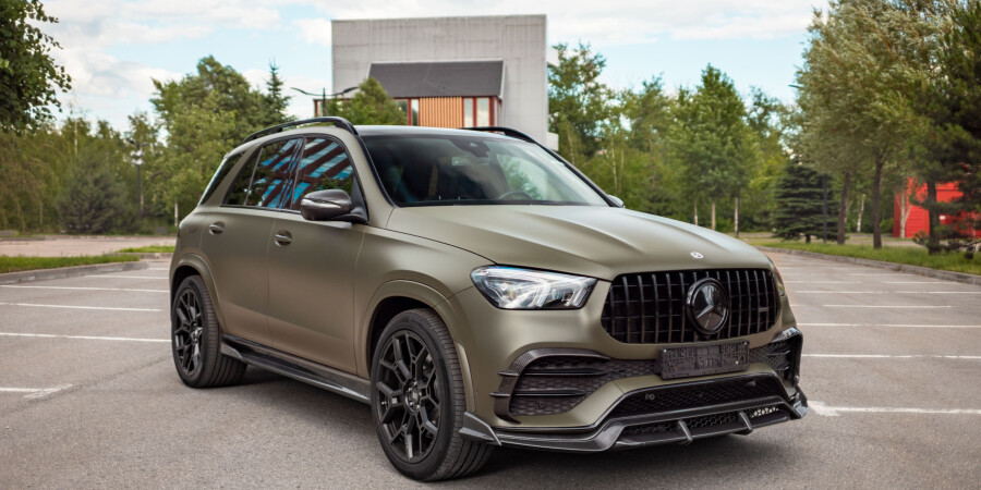 Mercedes-Benz GLE V167: Komplettes 6K Carbon, Anti-Chrom und Schmiederäder mit personalisierten Initialen