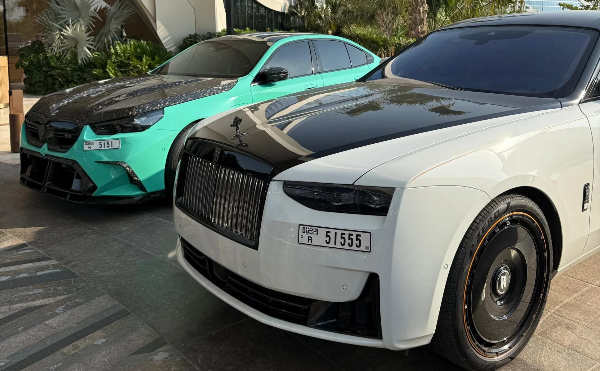 BMW M5 G90 und Rolls-Royce Ghost 2 in Dubai: Zwei exklusive Projekte von Renegade Design