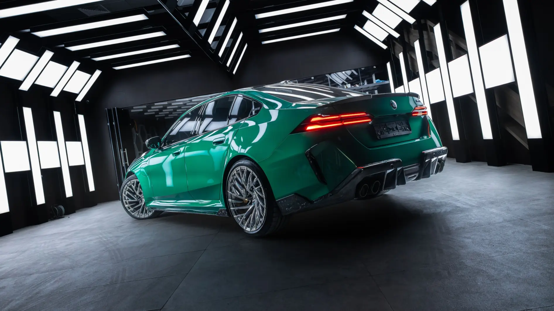 Forged Carbon Bodykit für den BMW M5 G90 in Isle of Man Green