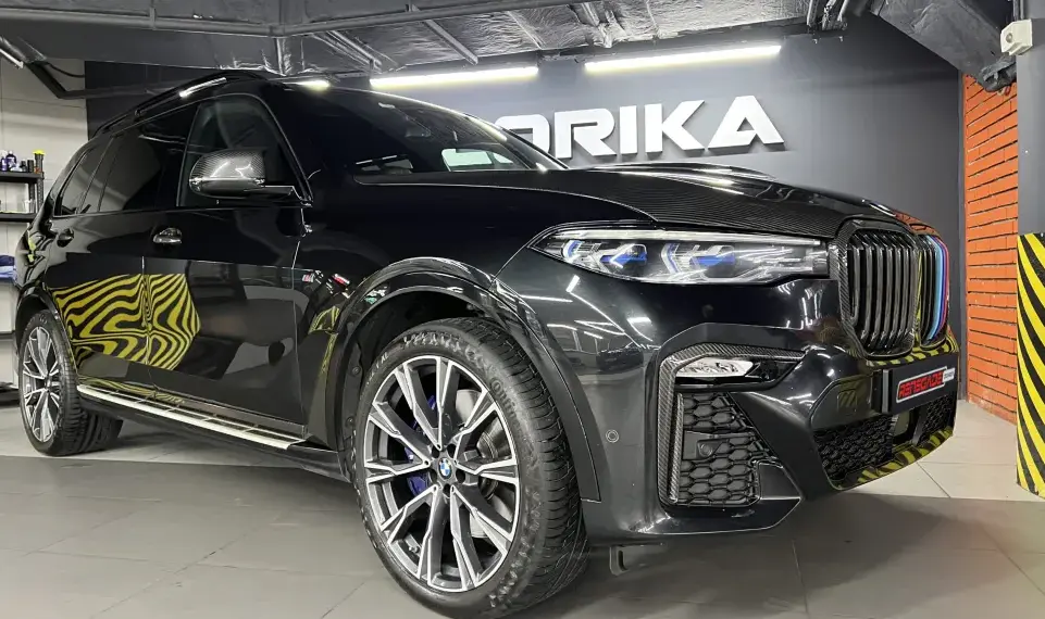 Carbon front bumper inserts for BMW X7