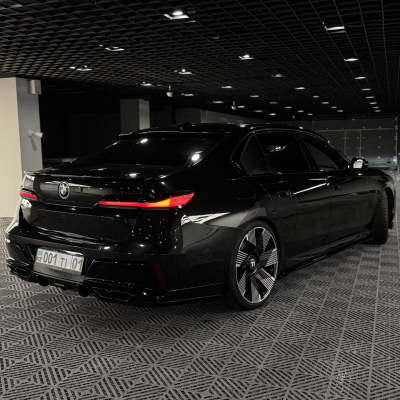 Gloss black kit