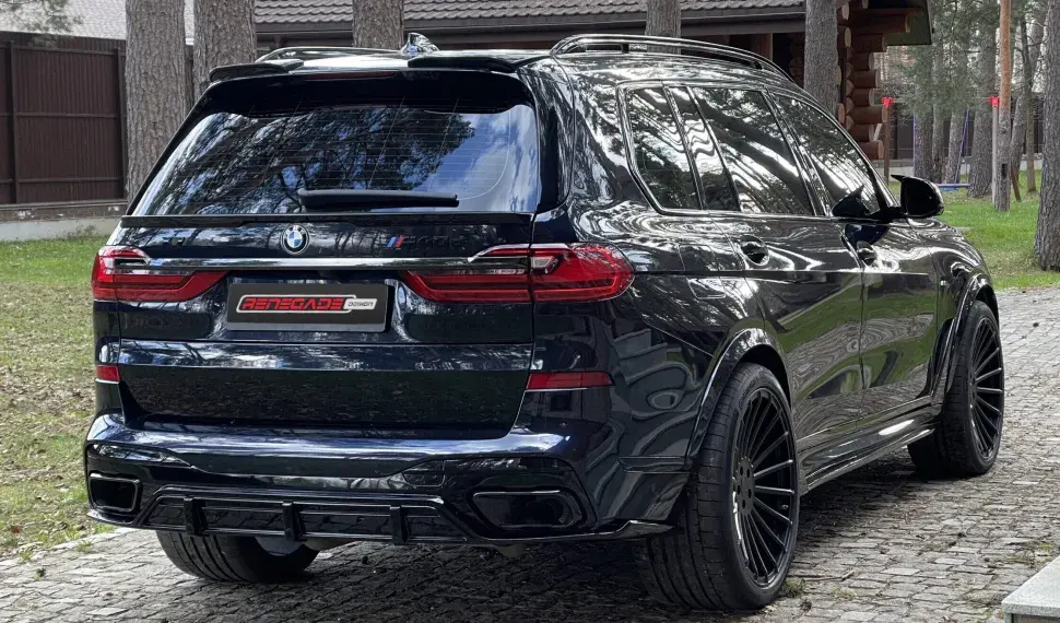 Rear spoiler for BMW X7