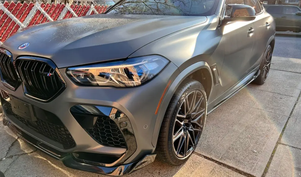 Fronteinsatz aus Carbon für BMW X6M F96