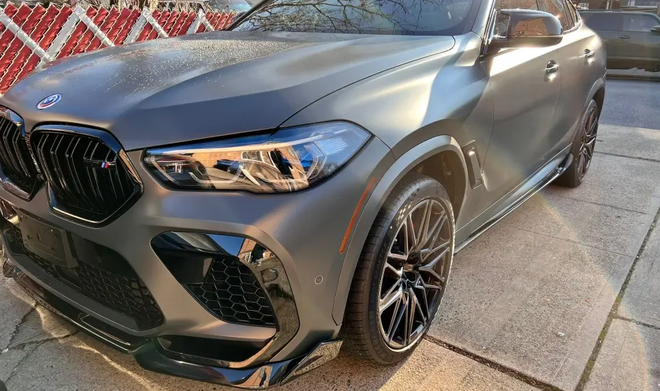 Fronteinsatz aus Carbon für BMW X6M F96