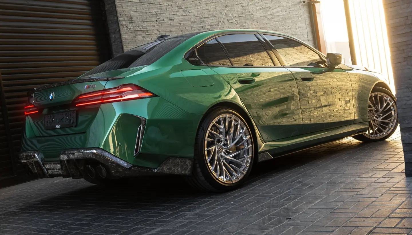 Forged Carbon Bodykit für den BMW M5 G90 in Isle of Man Green