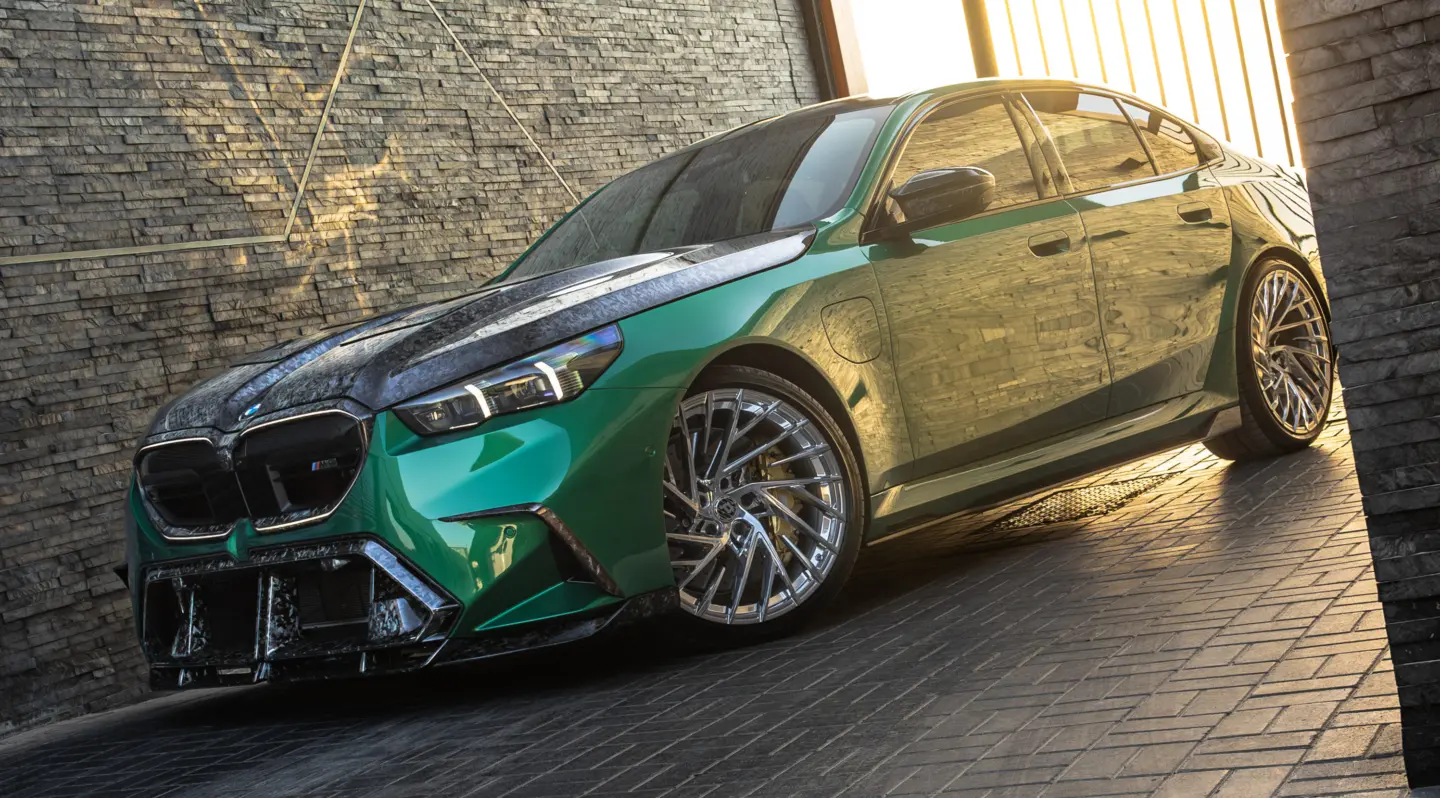 Forged Carbon Bodykit für den BMW M5 G90 in Isle of Man Green