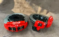 Brembo brake kit for Toyota Land Cruiser 300