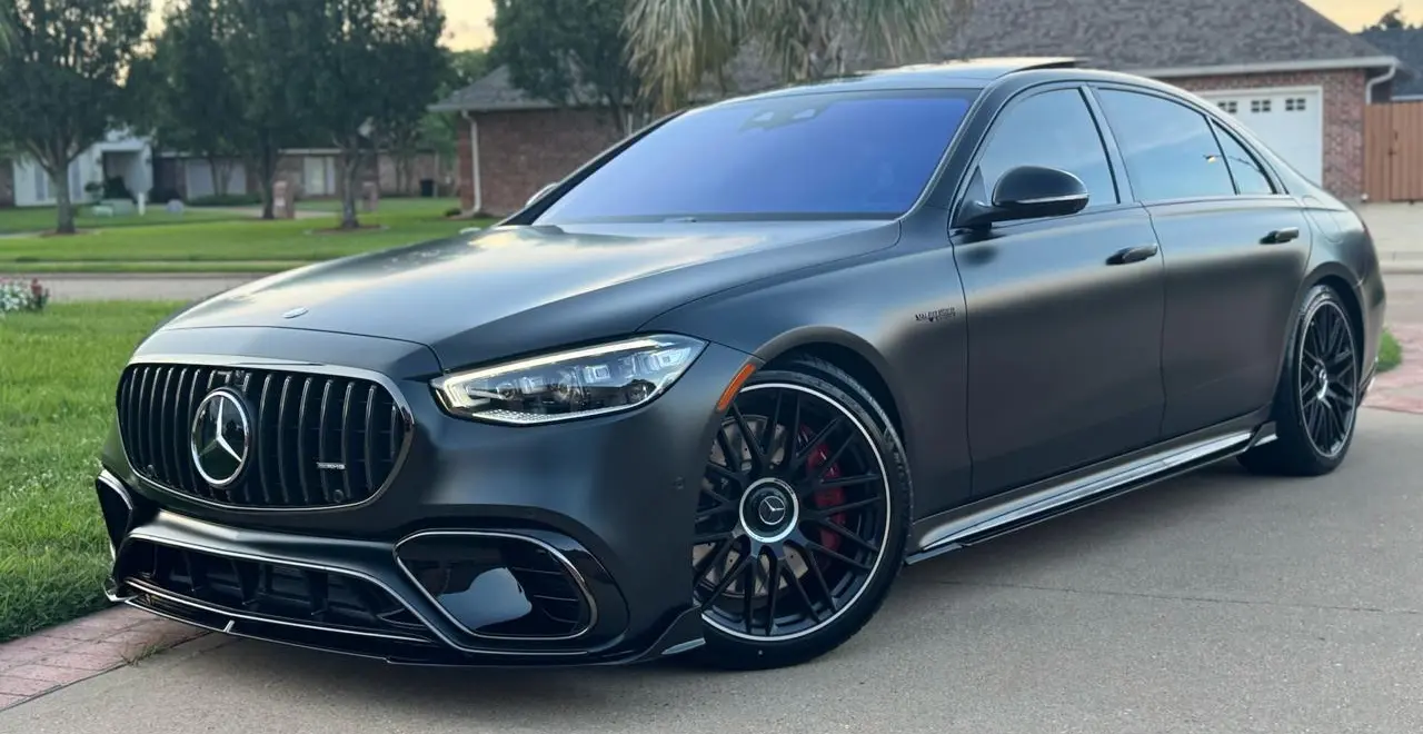 Mercedes-Benz S63 glänzend schwarzer Bausatz