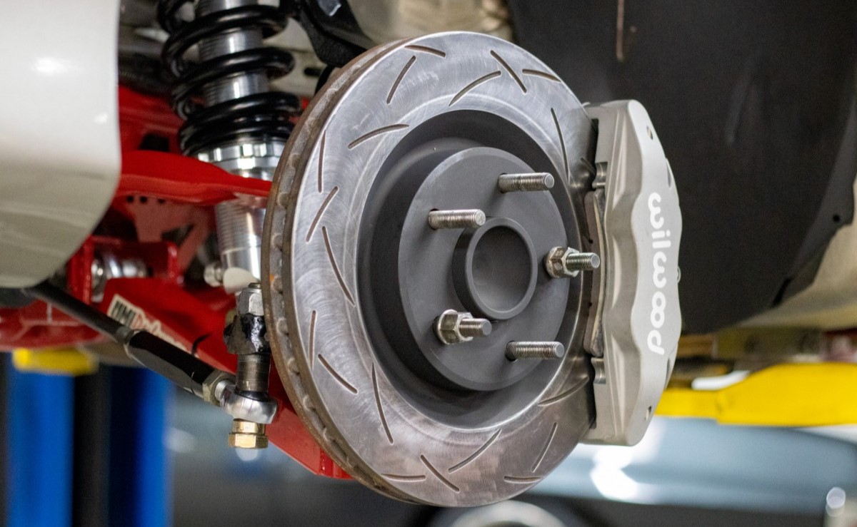 Brake systems with four-piston calipers